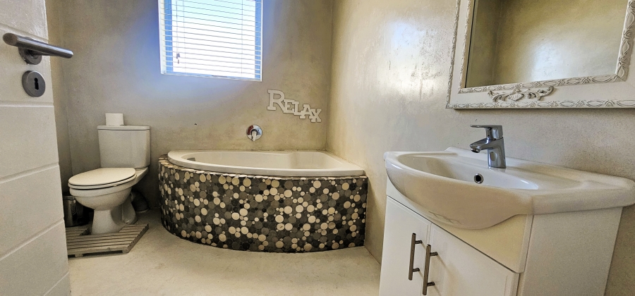 4 Bedroom Property for Sale in Paradise Beach Western Cape